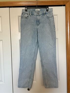 Abercrombie 90s Straight Leg Low Rise Jean (Medium wash) Size 30